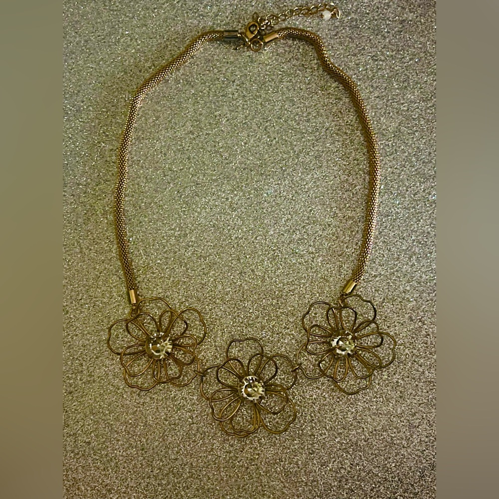 Avon SHB Rhinestone Wire Flower necklace